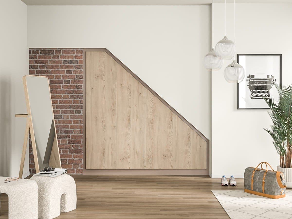 Schrank mit Schräge